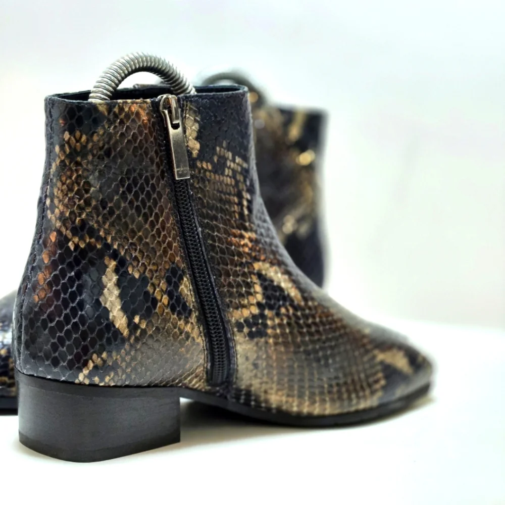 Aquaitalia womens waterproof boots, size 6M. - Picture 2 of 8